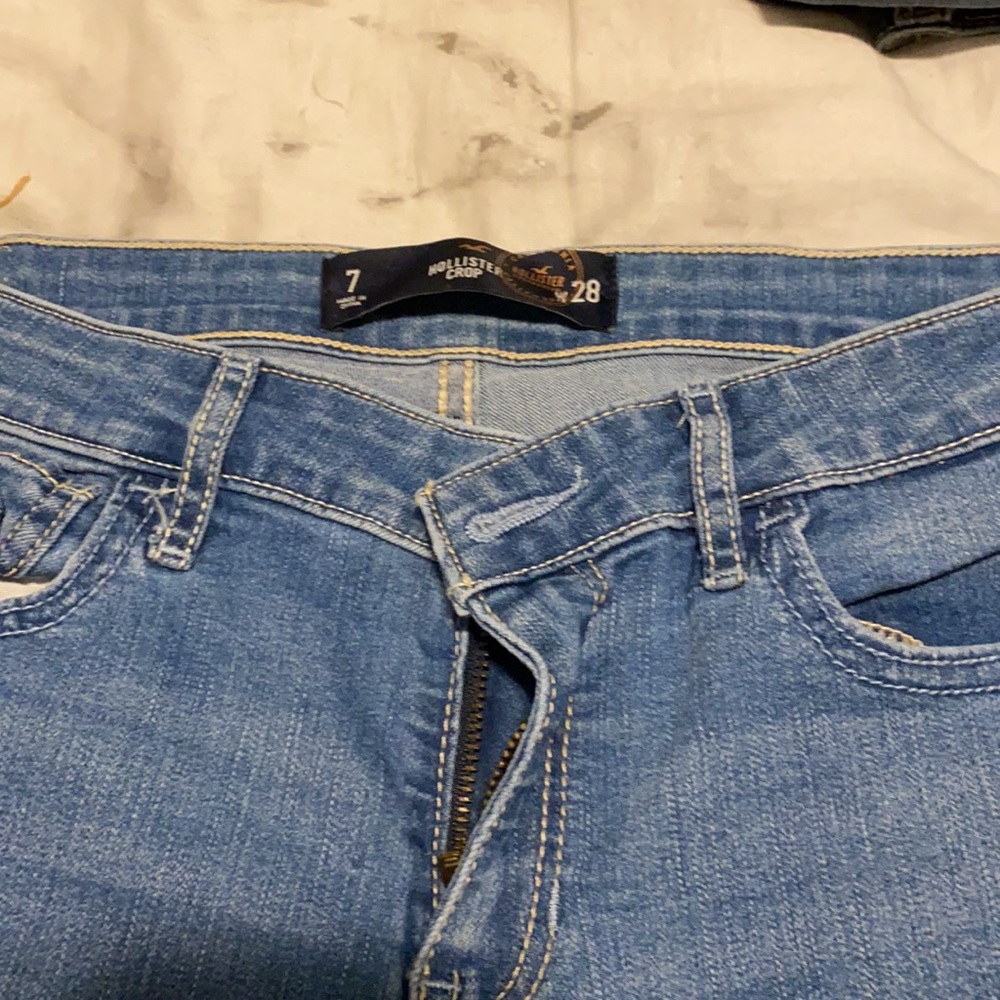 Embroidered Crop Jeans - Picture 3 of 5